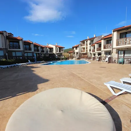 Menada Imperial Heights ساني بيتش