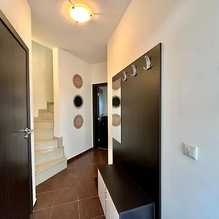 Menada Imperial Heights ساني بيتش