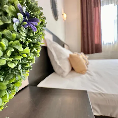 Menada Imperial Heights * サニービーチ