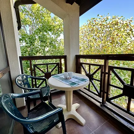 Menada Imperial Heights * サニービーチ